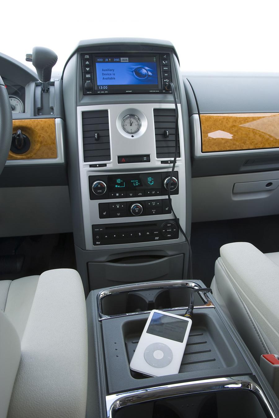  Chrysler Grand Voyager 2008 года  (фото 25 из 108)